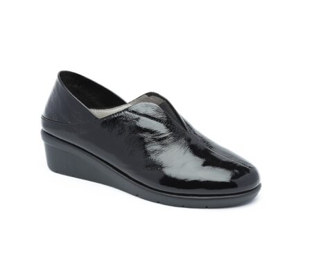 נעל נוחות אלגנטית לנשים בצבע שחור לק
