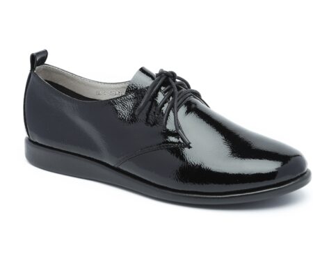 נעלי אוקספורד בצבע שחור מבריק לכה