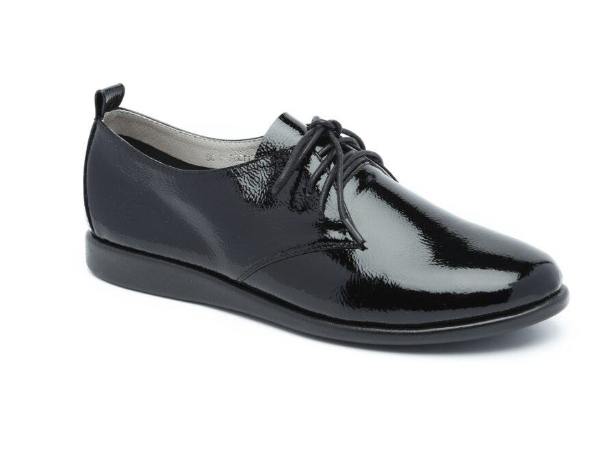 נעלי אוקספורד בצבע שחור מבריק לכה