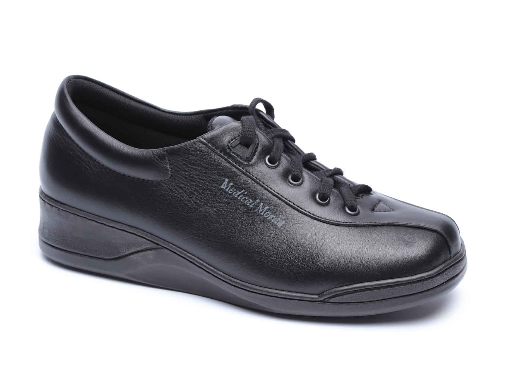 נעליים נוחות סגורות עם שרוכים בצבע שחור