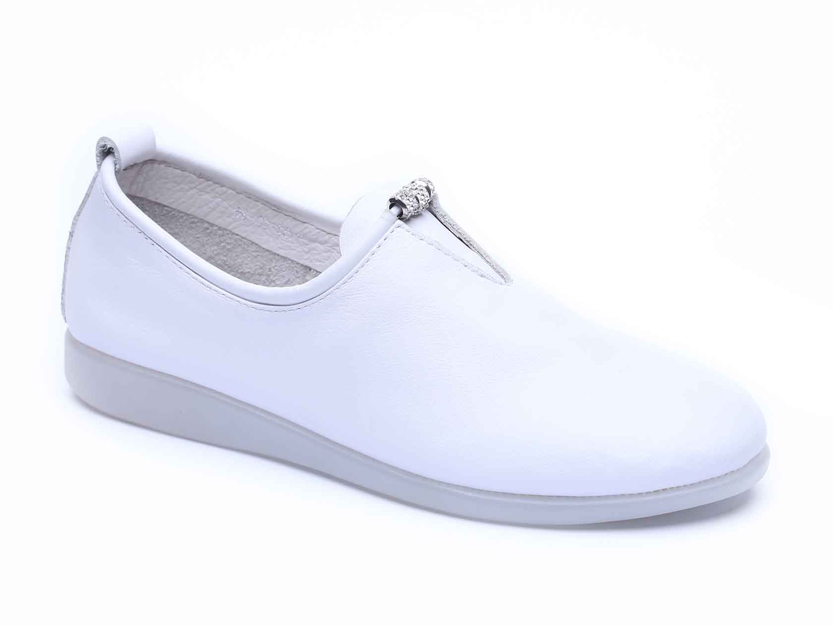 נעלי סירה נוחות גמישות בצבע לבן